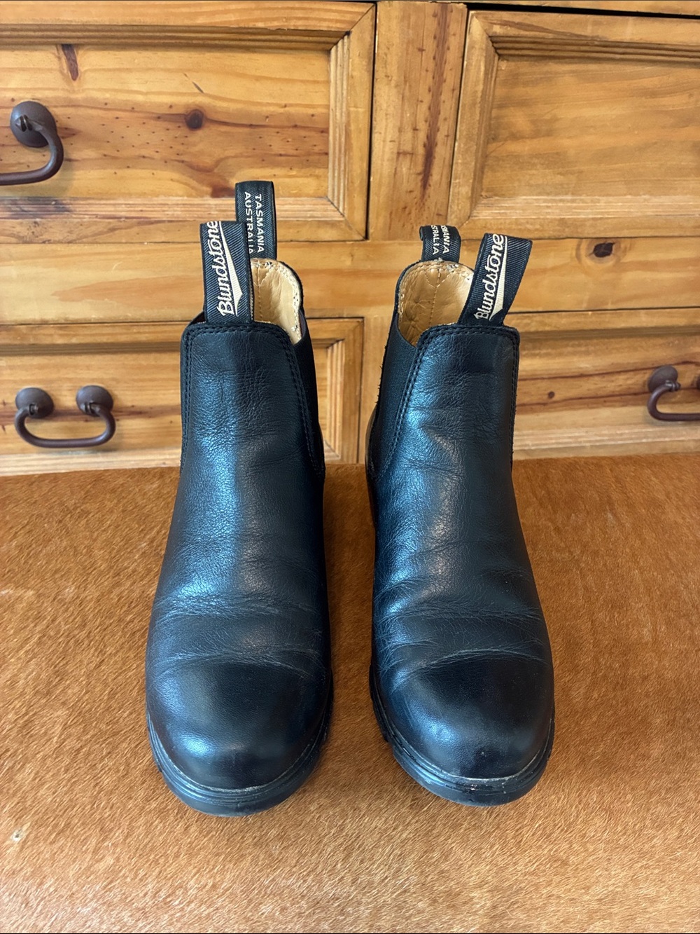 Blundstone Chelsea Boots — Black Leather